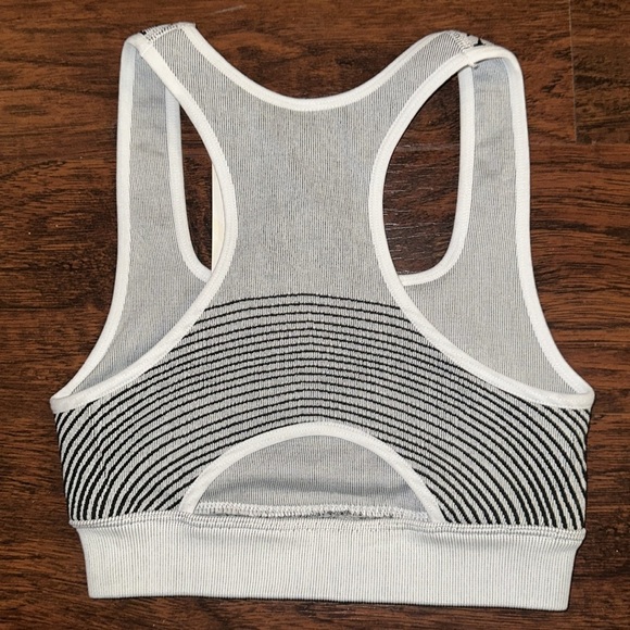 NWT Fabletics Star Seamless Black and Gray Sports Bra (XS) - Picture 3 of 6